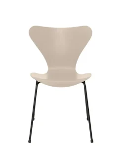 3107 Serie 7 stol i farvet ask af Arne Jacobsen