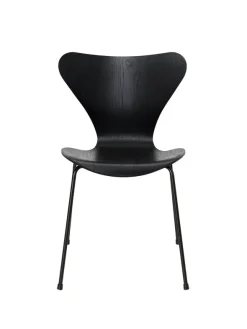 3107 Serie 7 stol i farvet ask af Arne Jacobsen