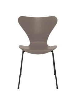 3107 Serie 7 stol i farvet ask af Arne Jacobsen