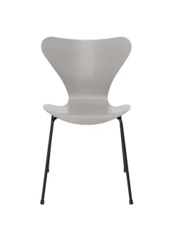 3107 Serie 7 stol i farvet ask af Arne Jacobsen