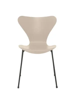 3107 Serie 7 stol i farvet ask af Arne Jacobsen
