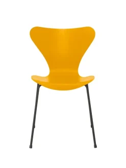 3107 Serie 7 stol i farvet ask af Arne Jacobsen
