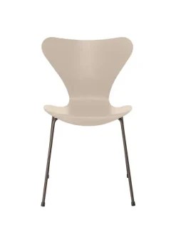 3107 Serie 7 stol i farvet ask af Arne Jacobsen