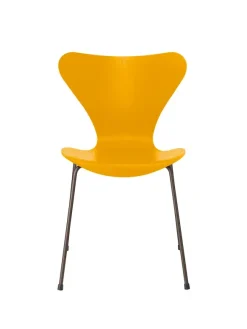 3107 Serie 7 stol i farvet ask af Arne Jacobsen