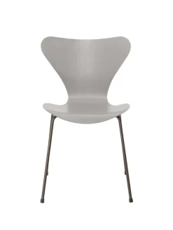 3107 Serie 7 stol i farvet ask af Arne Jacobsen