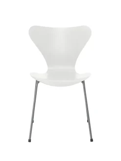3107 Serie 7 stol i farvet ask af Arne Jacobsen