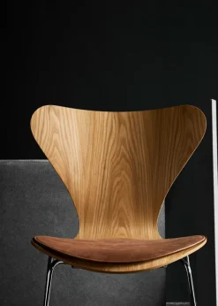 3107 Serie 7 Stol, naturfiner af Arne Jacobsen