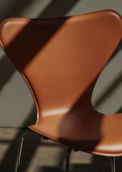 3107 Serie 7 stol, Tailored af Arne Jacobsen