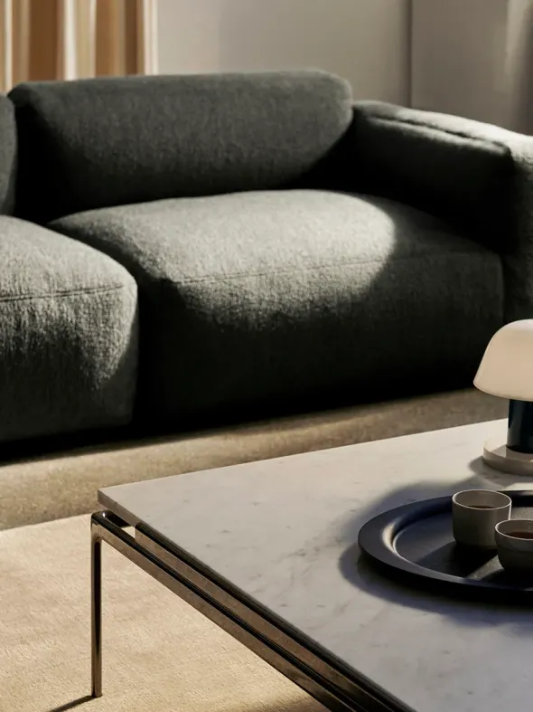 Sett LN13 Sofabord, bianco carrara marble / dark chrome fra &Tradition