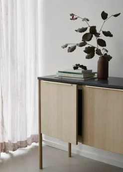Skagerak Jut Cabinet fra Fritz Hansen