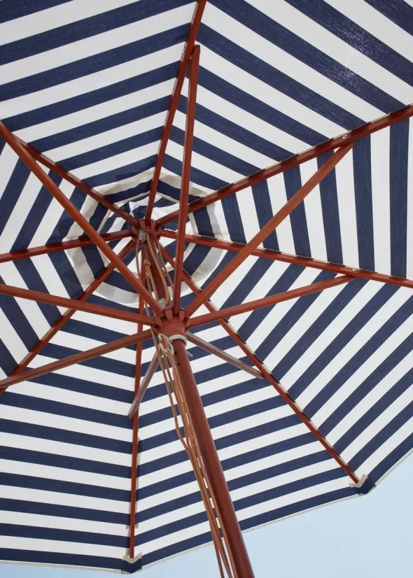 Skagerak Messina Parasol Ø270, Dark Blue Stripes fra Fritz Hansen