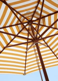 Skagerak Messina Parasol Ø270, Golden Yellow Stripes fra Fritz Hansen