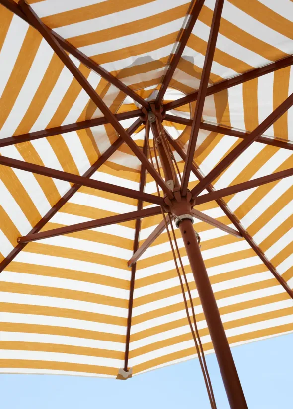 Skagerak Messina Parasol Ø270, Golden Yellow Stripes fra Fritz Hansen