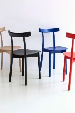 Skinny wooden chair, ash/black fra Nine