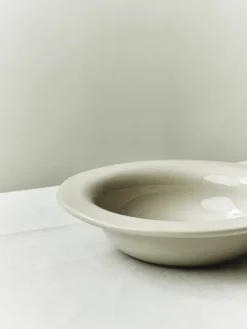 S.R. Large Shallow Bowl fra Louise Roe
