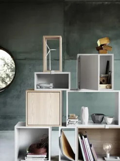 Stacked Reol m. Låge fra Muuto
