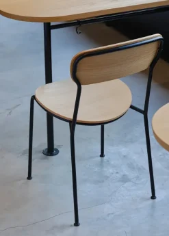 Stack spisebordsstol i natur eg fra Stellar Works
