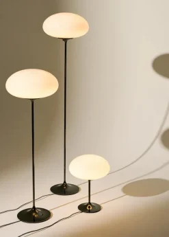 Stemlite opal gulvlampe, H150 fra GUBI