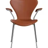 3207 stol m/armlæn, fuldpolstret Soft læder cognac/krom stel af Arne Jacobsen