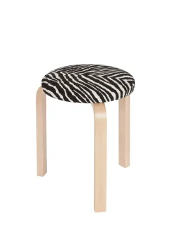Stool 60, zebra fabric fra Artek