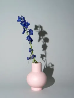 Strøm Vase, coral blush fra raawii