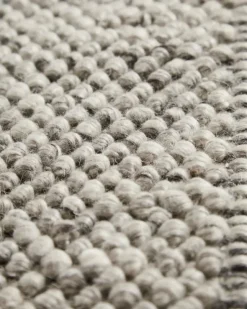 Tact Rug, dark grey fra Woud