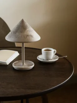 Terra portable bordlampe fra Mater