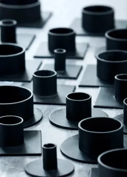 The Square lysestage Ø7 cm, sort fra Kunstindustrien