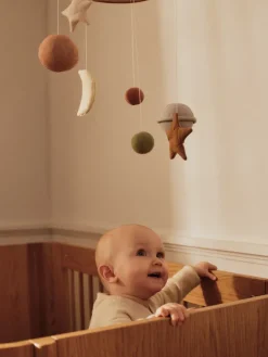 Tilu Baby Cot tremmeseng, olieret eg fra Ferm Living