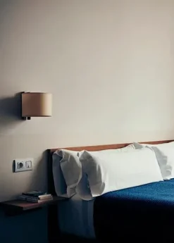 TMM Corto Væglampe, valnød fra Santa and Cole