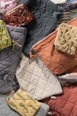 Toilettaske quiltet, ash grey fra Ib Laursen