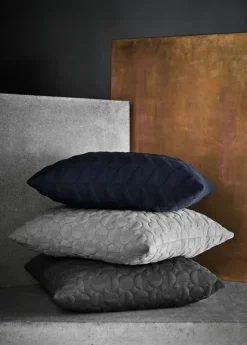 Trapez Pude 60x40 i midnight blue af Arne Jacobsen