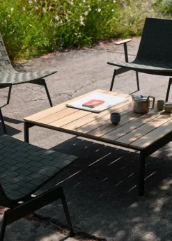 Ville loungesæt i Teak & Bronze Green med 1 loungebord, 1 skammel og 2 stole fra &Tradition