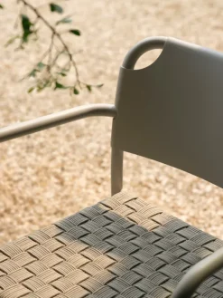 Vind havestol med armlæn fra Fritz Hansen