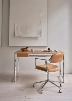 VIPP430 Studio Desk, camel leather fra Vipp