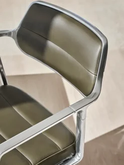 VIPP453 Swivel+ Chair, bosco grøn læder fra Vipp