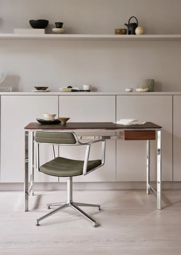 VIPP452 Swivel Chair, bosco grøn læder fra Vipp