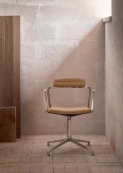 VIPP452 Swivel Chair, camel læder fra Vipp