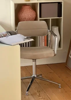 VIPP453 Swivel Chair, Light Grey, Special Edition fra VIPP
