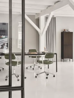 VIPP453 Swivel+ Chair m/hjul, bosco grøn læder fra Vipp