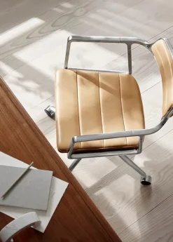 VIPP452 Swivel Chair m/hjul, camel læder fra Vipp