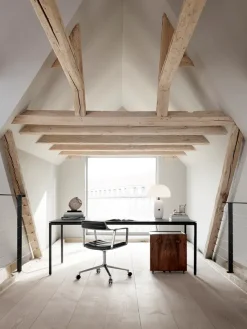 VIPP452 Swivel Chair m/hjul, sort læder fra Vipp