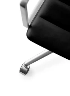 VIPP452 Swivel Chair m/hjul, sort læder fra Vipp
