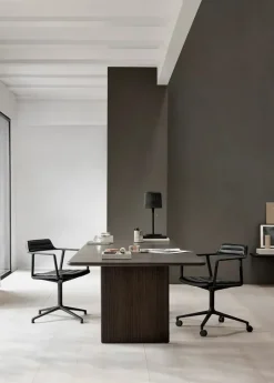 VIPP452 Swivel Chair m/sort stel & hjul, sort læder fra Vipp