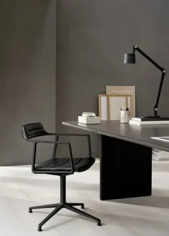 VIPP452 Swivel Chair m/sort stel, sort læder fra Vipp