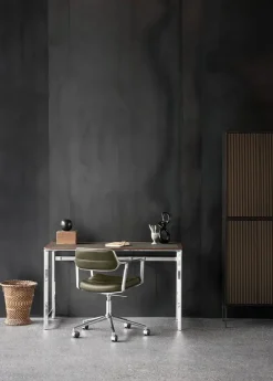 VIPP453 Swivel+ Chair, sort læder fra Vipp