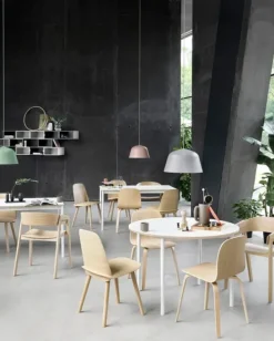 Visu Chair, wood base fra Muuto