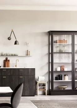 Vitrineskab Classic V2, sort fra Lindebjerg Design