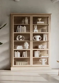 Vitrineskab N2, light oak fra Lindebjerg Design