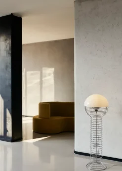 Wire gulvlampe af Verner Panton